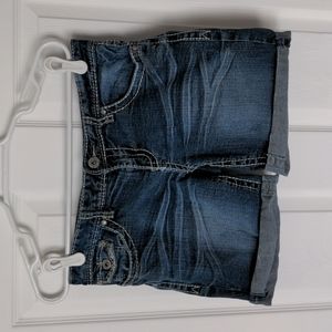 Maurice's mid rise 8 inch shorts